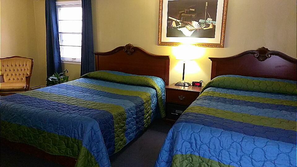 Family Suite Two Full Beds Non Smoking - 2 at Colonial Inn New Ulm in New Ulm